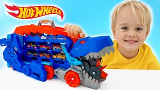 Chris gioca con le macchinine e salva la città di Hot Wheels [upl. by Niryt728]