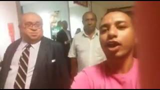 Deputado se defende de manifestante com uma dedada [upl. by Alister833]