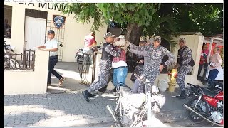 POLICIA DE OCOA APRESA DE FORMA BRUTAL AL REGIDOR Y DIRIGENTE SINDICAL MELIDO ALCANTARA [upl. by Nyraa]