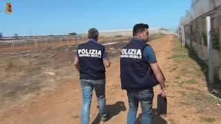 Vittoria titolare di un’azienda agricola e zootecnica sfruttava operai il video della polizia [upl. by Assirahc]