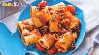 Paccheri al sugo di calamari  Ricetta in 1 minuto [upl. by Teplitz]