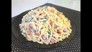 Очень вкусный салат  на Очень скорую руку С помидорами огурцами и ветчиной [upl. by Anailil822]