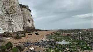 Nice Autumn Walk on Broadstairs Beach Kent UK 🌊🏖️☁️💙🇬🇧 [upl. by Fanya]