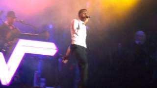 STROMAE quotMoules Fritesquot au festival des papillons de nuit [upl. by Anawait430]