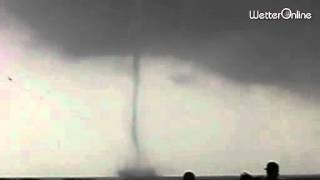 Tornado bei Cuxhaven  Wasserhose über der Nordsee [upl. by Christiane]