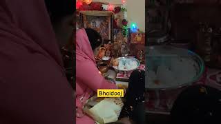 Bhaidoojshortvideo viralvideo trendingshorts bhaidooj bhai bhaiya trendingshorts [upl. by Ydissac111]