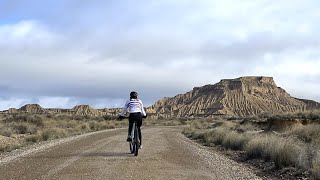 Las Bardenas Reales Gravel en el desierto más al norte de Europa [upl. by Zetneuq]