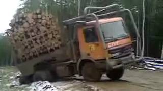 Rosyjski mistrz zwożenia drzewa  Siberia wood make russians driver angry [upl. by Refiffej]