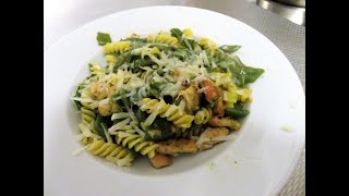 Pasta met snijbonenkip en zelf gemaakte pesto [upl. by Jackquelin]