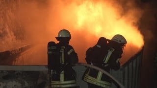 Feuer auf Leverkusener Recyclinghof  Einsatzfahrten Feuerwehr Leverkusen  Einsatzstelle [upl. by Dina]