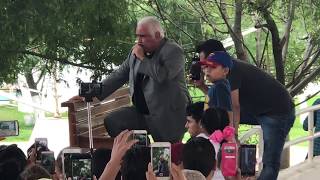 Vicente Fernández saluda y canta a sus fans en su Rancho Los 3 Potrillos [upl. by Hebrew]