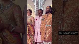 Anant Ambani ka shaadi ke liye Mukesh Ambani Family Full Ready Bollywoodlogy Paon ki jutti Song [upl. by Salter]