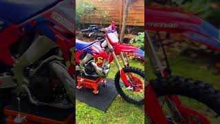 2002 Cr250r fully restored cr250 2stroke restoration hondacr250 dirtbike [upl. by Ahel754]