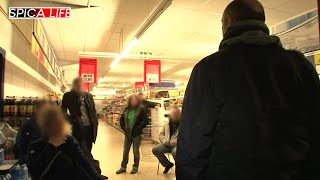 Supermarché cambriolé les clients sont terrorisés [upl. by Ahcila]