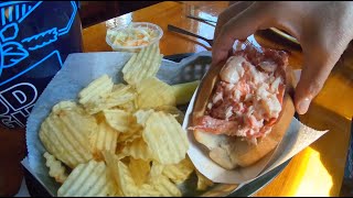 Lobster roll and boiled lobsters in Ogunquit ME [upl. by Sanborne]