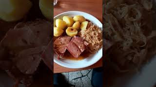 Kassler mit Sauerkraut und Kartoffeln [upl. by Faustena56]