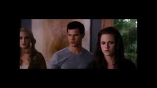 59 Amanecer 2  Bella y Edward buscan ayuda para salvar a Renesmee [upl. by Fadden]