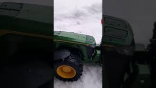 Déneigement avec le John Deere 8R 410 ⛄❄johndeere neigedéneigement [upl. by Aisatal]