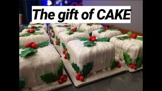 CHRISTMAS CAKE DECORATING  VEGANPLANTBASED  MoggyBoxCraft [upl. by Leanne]