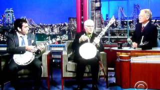 Noam Pikelny amp Steve Martin play Duelling Banjos on Letterman Nov 5 2010 [upl. by Eltotsira]