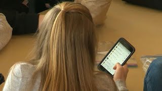 Psychologist says theres quota lot of upsidesquot to Ontarios school cellphone ban [upl. by Ellinnet]