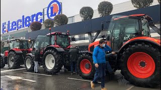 À Castelnaudary une plateforme logistique des hypermarchés Leclerc bloqué par des agriculteurs [upl. by Adnac692]