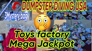 DUMPSTER DIVING USATOYS FACTORY MEGA HAUL😱 Amazing night diving viral mabethslotsvlog [upl. by Schlessel]