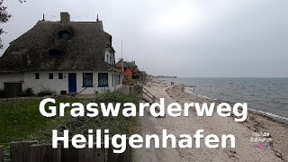 Heiligenhafen im Westen des Graswarders stehen in den Dünen an der Meerseite schmucke Strandhäuser [upl. by Enelime860]