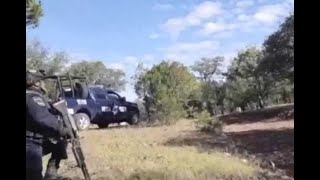 Video “Ahí quedó el 20” exclama un policía federal durante un enfrentamiento a balazos cont [upl. by Baggs]