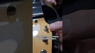 Como Colocar as Cordas em Tarraxas Vintage de Guitarra [upl. by Mendes16]