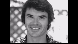 Robert Urich Biography ￼ [upl. by Dnomed]