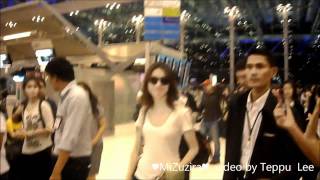 Han Hyo Joo in Thailand 280112 Suvarnabhumi Airport part 1 [upl. by Ssidnac14]