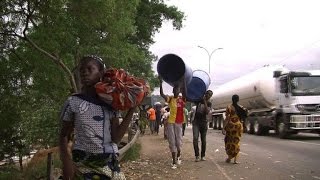 Déguerpissement dans un quartier précaire dAbidjan [upl. by Lehsar]