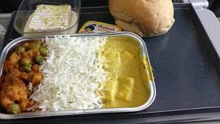 Vistara Flight UK 816  Veg Meal Review  BLRDEL  Singapore Airlines  Air Vistara  Food Flash [upl. by Gwyn816]