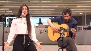 Acústico  entrevista de Rosalía y Raül Refree en quotEl Paísquot 2017 [upl. by Liamsi]