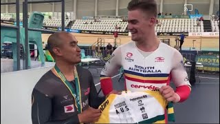 Matt Glaetzer give Azizulhasni Awang Australian National Jersey [upl. by Boigie412]