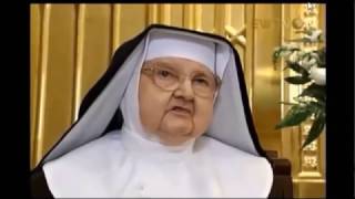 The Holy Rosary The Sorrowful Mysteries led by Mother Angelica to pray on Tuesday and Friday [upl. by Jeanine371]