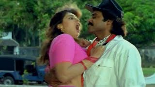 Sarada Bullodu Scene  Nimmi Inviting To Vijay For Felciate  Venkatesh Nagma [upl. by Weinberg81]