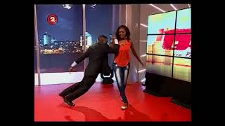 Haitianos bailando merengue en television [upl. by Demakis742]