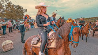 Stunning Women Riding Horses in Colombia 😍 [upl. by Qulllon]