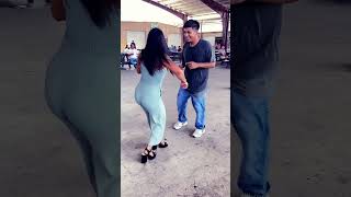 No te cansarás de verlos bailar youtubeshortsvideo 956valley pulga baile dance [upl. by Nellir]