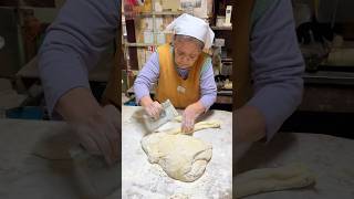 85歳のチヅばあちゃんが朝4時から1人で頑張るパン屋さん🍞 japanesefood [upl. by Annaiel]