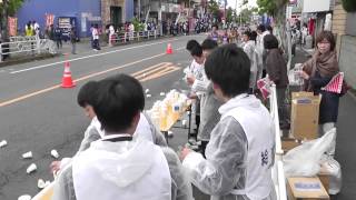 ekiden 箱根駅伝予選会 第90回 大パニック 給水ポイント 10Km地点 20131019 立川 2014 [upl. by Goldwin]