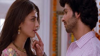 Ram amp Sonas First Meeting  Ramaiya Vastavaiya Scene  Girish Kumar amp Shruti Haasan [upl. by Eillek]