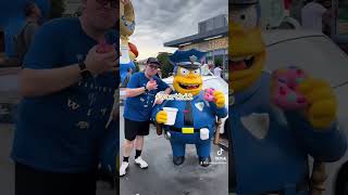 Are Lard Lad Donuts at Universal Studios Orlando worthit Get the pink with sprinkles [upl. by Gurango]