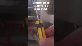 Como descarregar capacitor de microondas [upl. by Marron76]