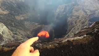 Viaje al interior de un volcán activo con una cámara GoPro [upl. by Subocaj211]