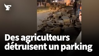 Des agriculteurs ont retourné à la pelleteuse le parking d’un Leclerc [upl. by Giulietta]