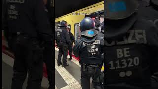 Berliner Polizei 👮🏻‍♂️🚨 Berlin deutschland [upl. by Ihcalam]