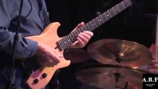 quotAllan Holdsworth plays Guthrie Govan quot  AMAZING RARE FOOTAGE [upl. by Jackie]